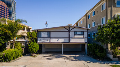 11842 Goshen Ave in Los Angeles, CA - Building Photo - Primary Photo