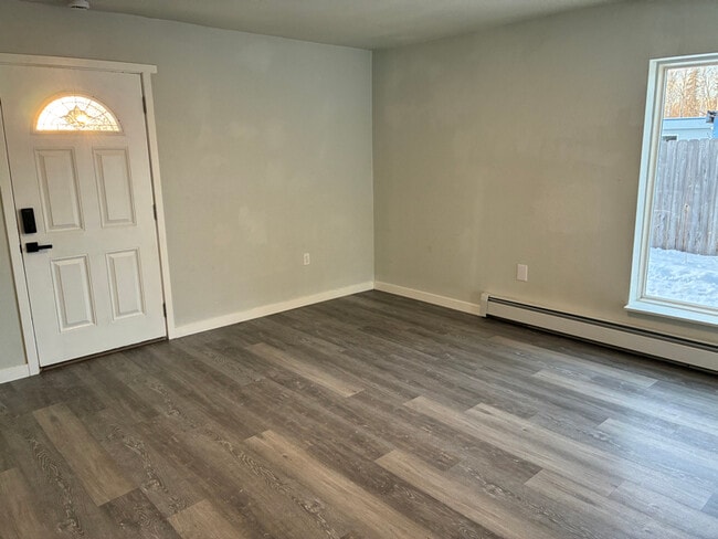 711 E Mountain Ash Loop in Wasilla, AK - Foto de edificio - Building Photo