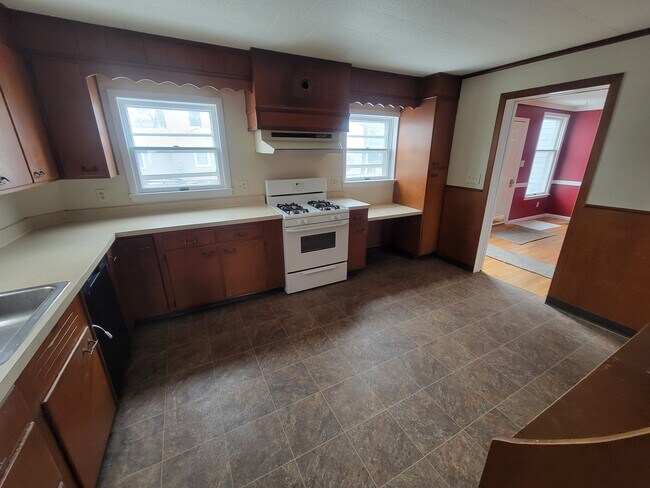 18 Elm St in Norwich, NY - Foto de edificio - Building Photo