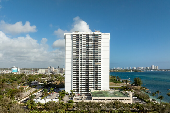 Palm Beach House in West Palm Beach, FL - Building Photo - Building Photo