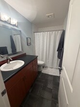 7307 Sand Point Way NE, Unit B506 in Seattle, WA - Foto de edificio - Building Photo