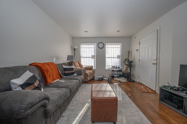 1737 W Montgomery Ave, Unit 1 in Philadelphia, PA - Building Photo - Building Photo