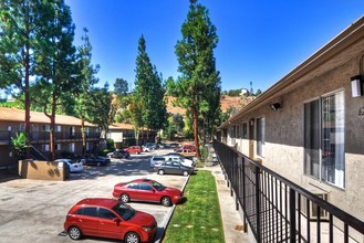 Sundance Apartments in Lakeside, CA - Foto de edificio - Building Photo