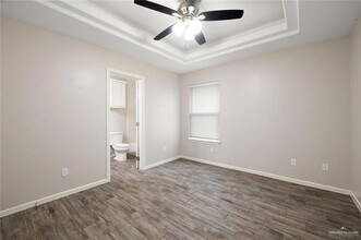 2021 Stardust Ln, Unit 2 in Edinburg, TX - Foto de edificio - Building Photo