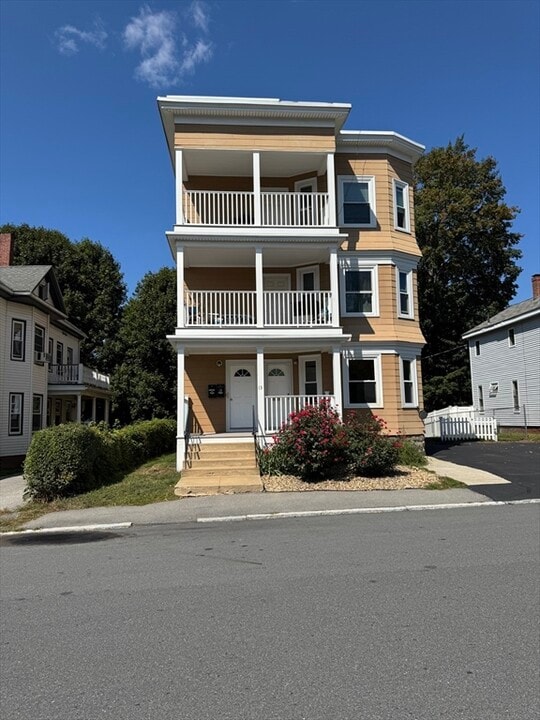 13 New Hampshire Ave in Haverhill, MA - Building Photo