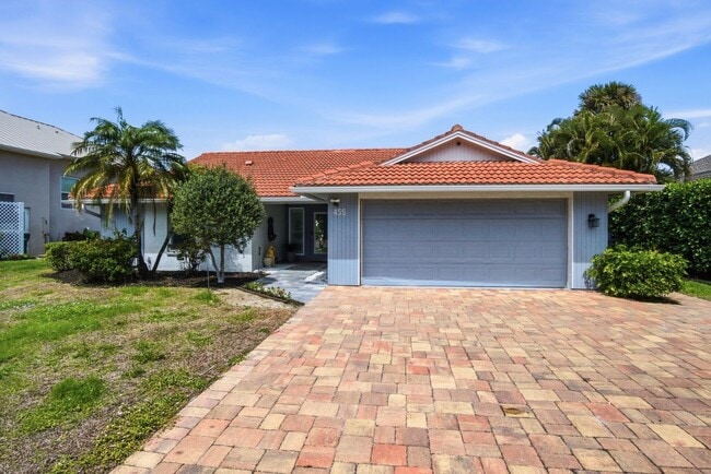 455 Bayside Ave in Naples, FL - Foto de edificio - Building Photo