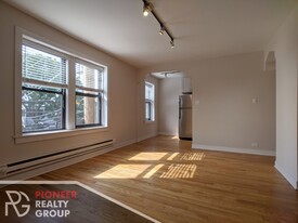2430 N Kedzie Blvd, Unit 212 in Chicago, IL - Building Photo