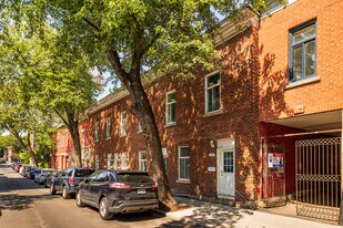 1781-1791 Saint-Christophe Rue in Montréal, QC - Building Photo