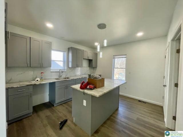 151 Utica Ave in Wind Gap, PA - Foto de edificio - Building Photo