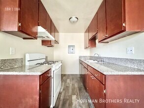 20339 Saticoy St in Los Angeles, CA - Building Photo - Building Photo