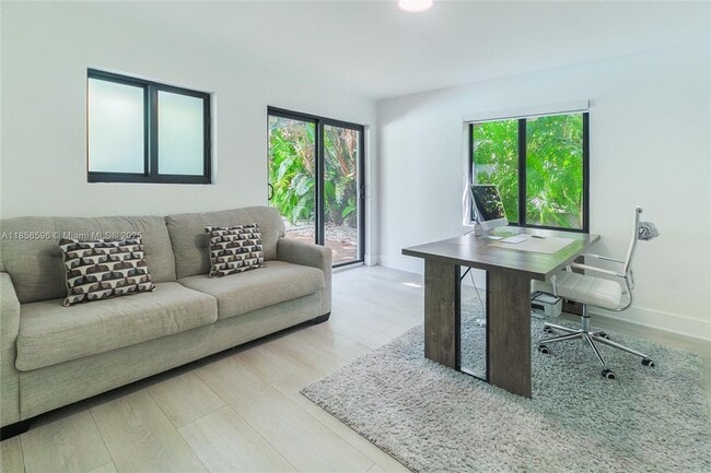 1955 Alamanda Dr in North Miami, FL - Building Photo - Building Photo