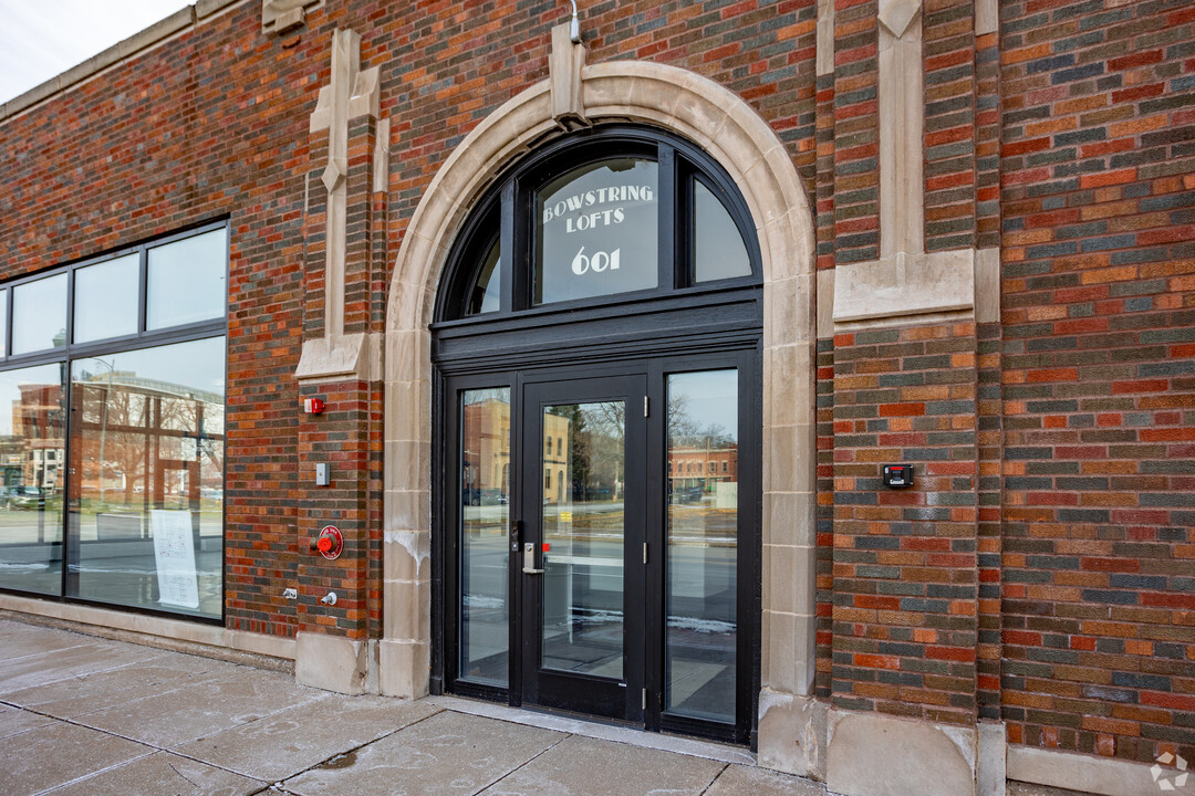 Bowstring Lofts in Davenport, IA - Foto de edificio