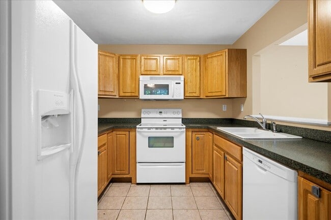 116 Weatherstone Dr in Worcester, MA - Building Photo - Building Photo