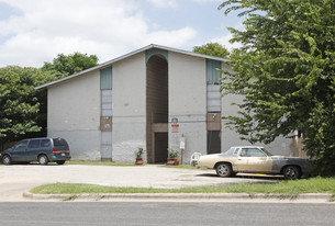 2304 Mission Hill Dr in Austin, TX - Building Photo