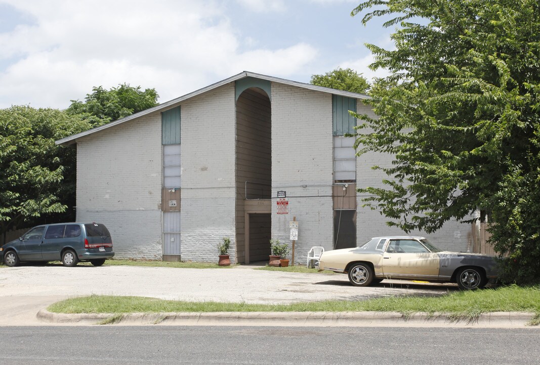 2304 Mission Hill Dr in Austin, TX - Building Photo
