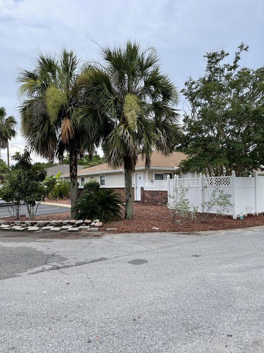 1613 Green Briar Pkwy, Unit B Photo