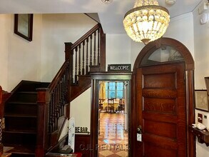 684 Washington St in Brookline, MA - Foto de edificio - Building Photo