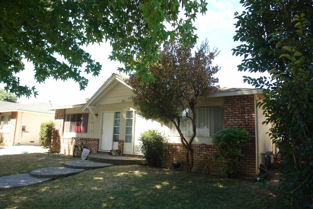 809 Nevin Way in San Jose, CA - Foto de edificio