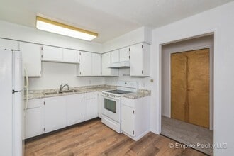 37 Glacier Ave in Fairbanks, AK - Building Photo - Building Photo