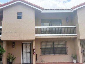 520 NW 109th Ave in Miami, FL - Building Photo - Building Photo