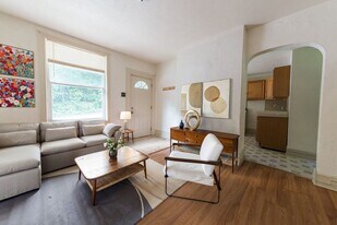 385 Woodruff St in Pittsburgh, PA - Building Photo