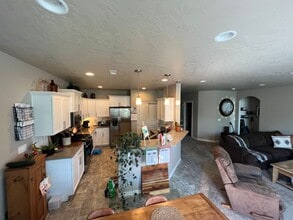 789 NW 25th St in Redmond, OR - Building Photo - Building Photo
