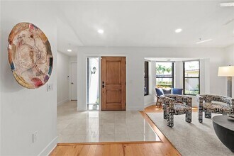 2377 Harbour Oaks Dr in Longboat Key, FL - Building Photo - Building Photo