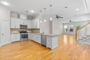 1221 W 23rd St in Houston, TX - Building Photo