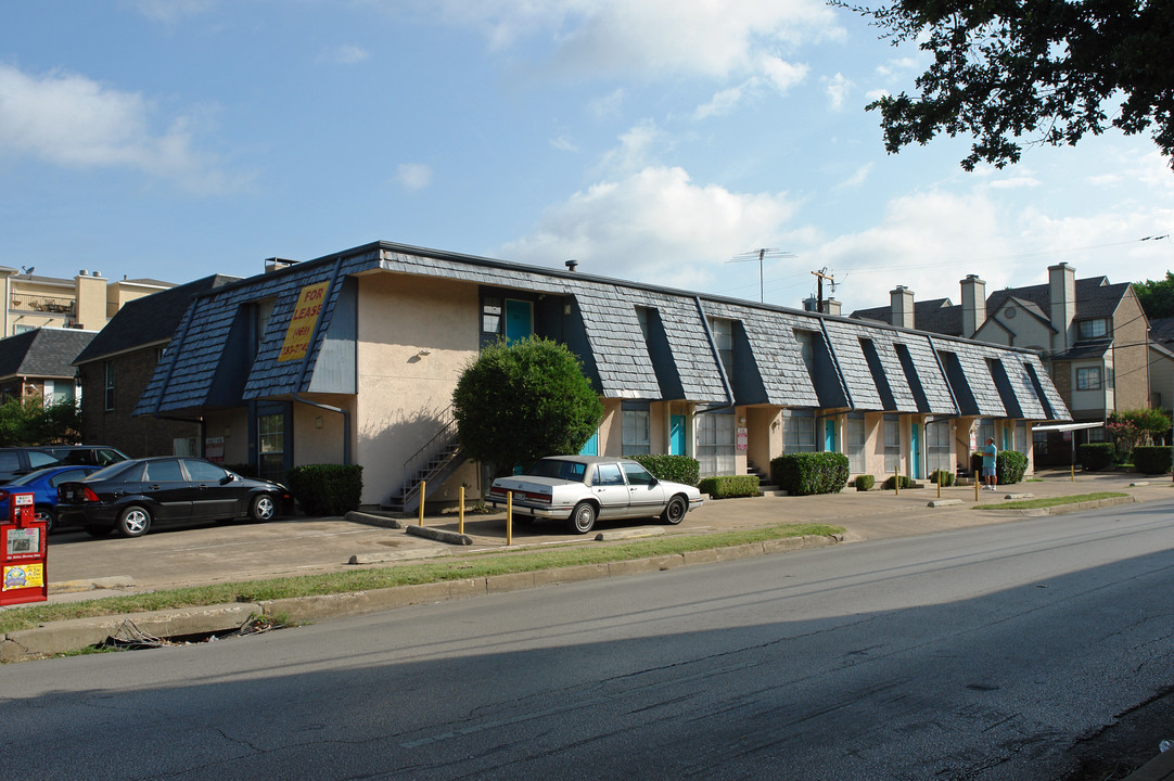 Bowser Apartments in Dallas, TX - Building Photo