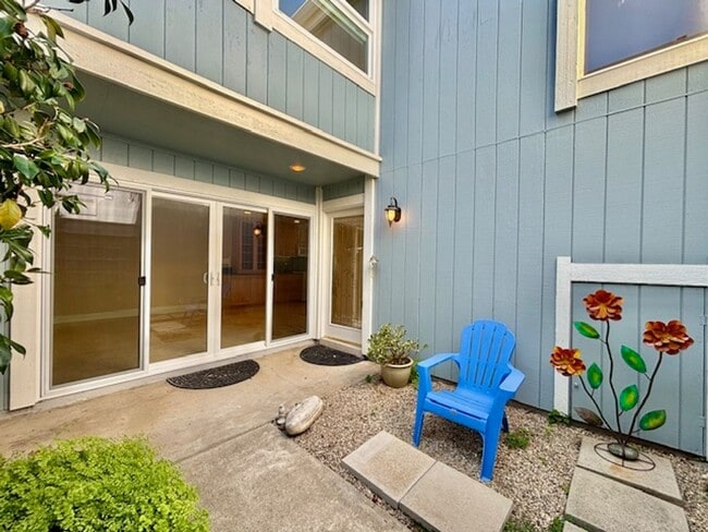 2204 Kingsbridge Ln in Oxnard, CA - Building Photo - Building Photo