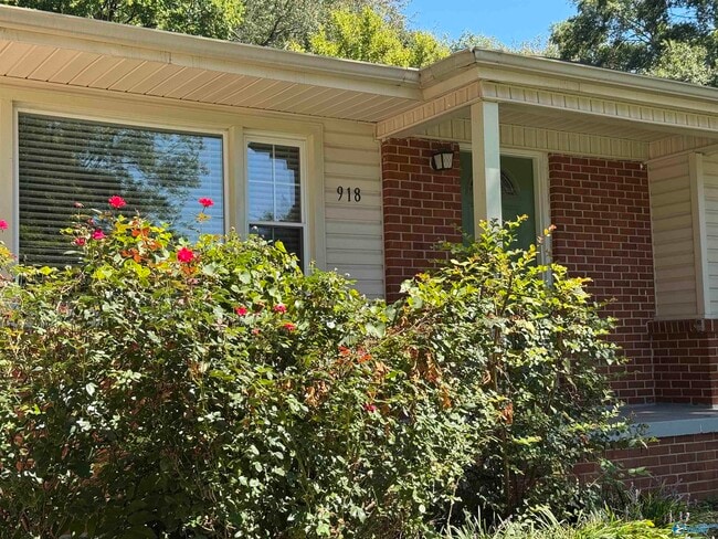 918 Woodall Ln NW in Huntsville, AL - Building Photo - Building Photo