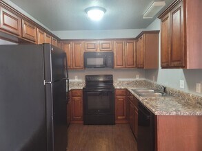 2021 Ingalls Ln in Alma, AR - Foto de edificio - Building Photo