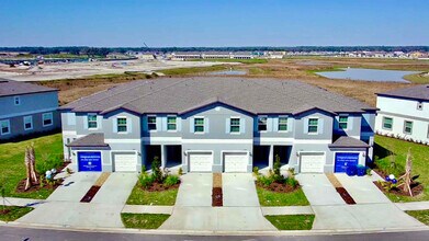 32201 Powderpuff Mimosa Dr in San Antonio, FL - Foto de edificio - Building Photo