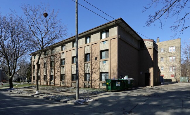 Avenue West Apartments in Milwaukee, WI - Foto de edificio - Building Photo