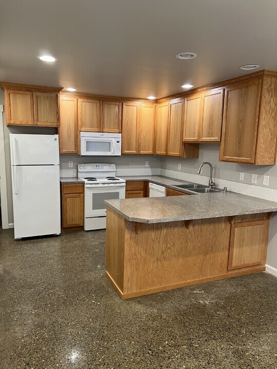 8716 Golden Given Rd E in Tacoma, WA - Building Photo