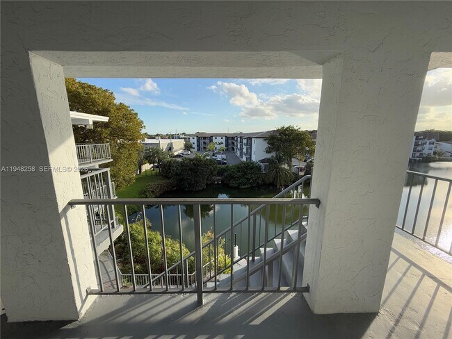 7105 W 13th Ave in Hialeah, FL - Building Photo - Building Photo