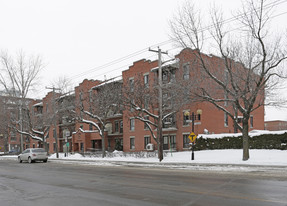 Habitations Edmond Hamelin Apartments