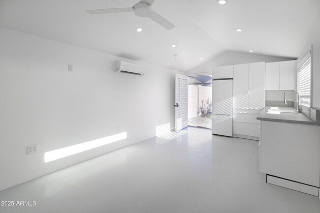 property at 1950 W Palm Ln