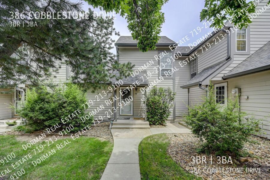 386 Cobblestone Dr in Colorado Springs, CO - Foto de edificio