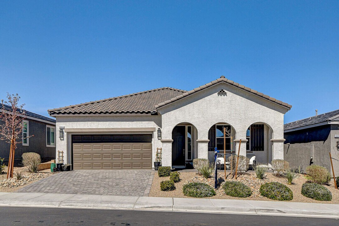 10064 Ocher Valley Ave in Las Vegas, NV - Building Photo