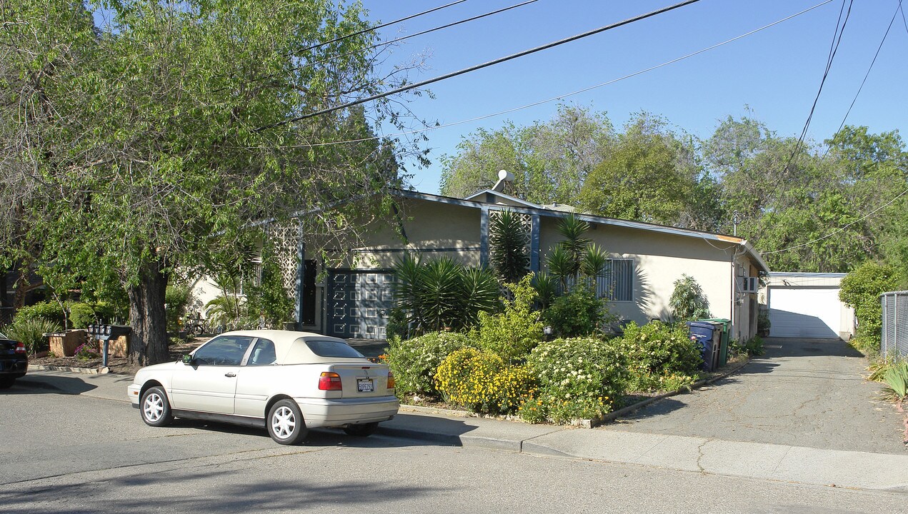 2321 San Juan Ave in Walnut Creek, CA - Building Photo