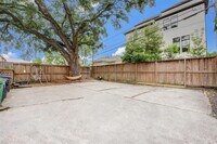 516 W Gray St photo'