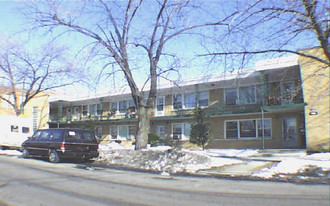 3157 N Leclaire Ave Apartments