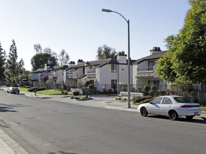 Vermont Villas in Escondido, CA - Foto de edificio - Building Photo