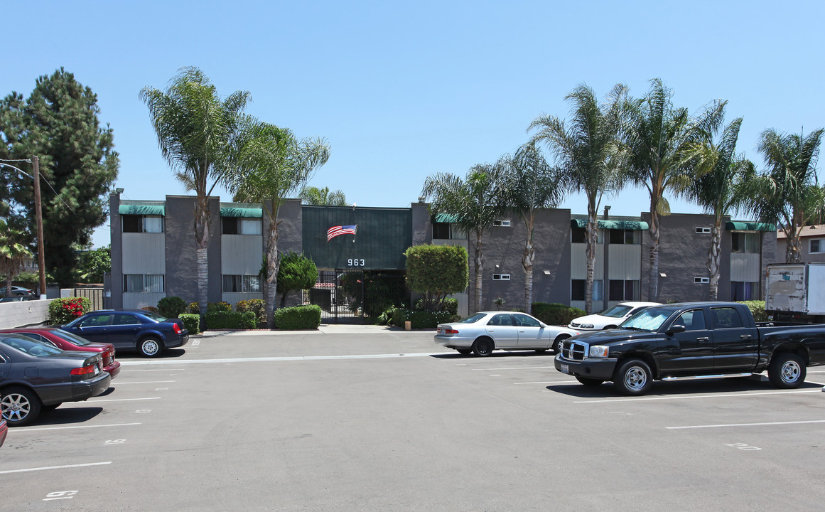 Estes Palms Apartments in El Cajon, CA - Building Photo