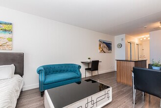3 Pl. Ontario in Montréal, QC - Building Photo - Building Photo