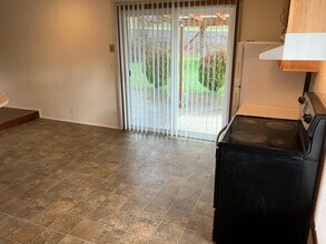 5300 Monument Dr in Grants Pass, OR - Building Photo - Building Photo