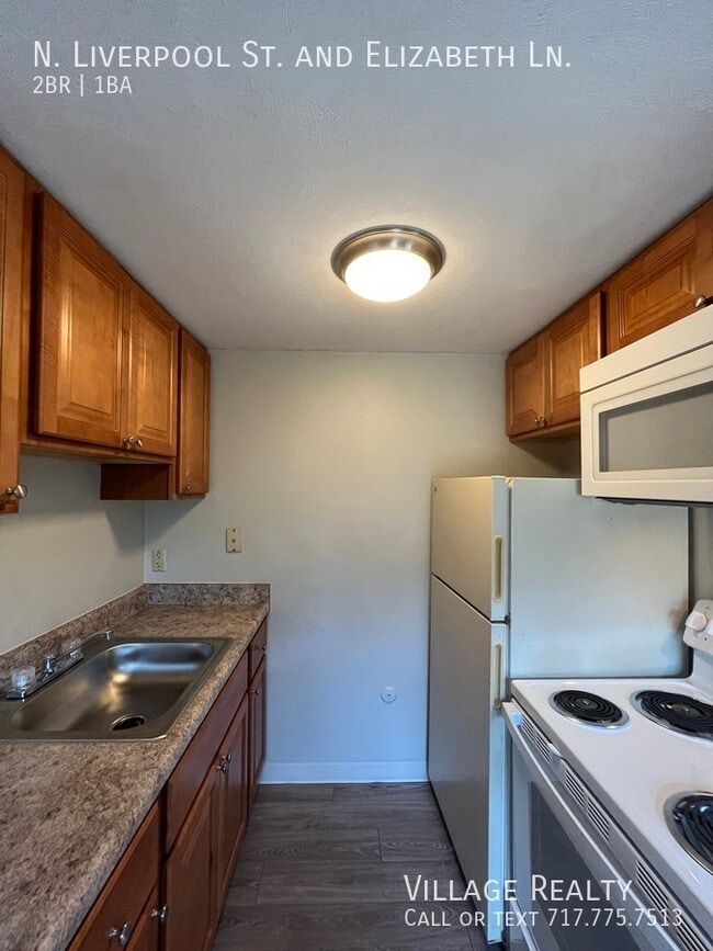 65 N Liverpool St in Manchester, PA - Building Photo - Building Photo