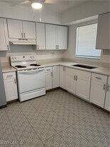 3325 Airport-Pulling Rd N in Naples, FL - Building Photo