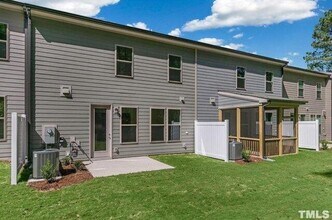 2045 Maggie Vly Dr in Apex, NC - Building Photo - Building Photo